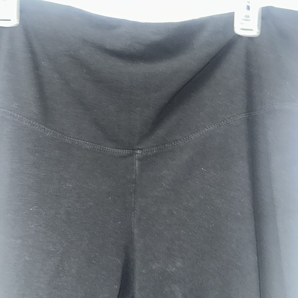 2X black leggings like new condition by Bally Total Fitness - Picture 2 of 5